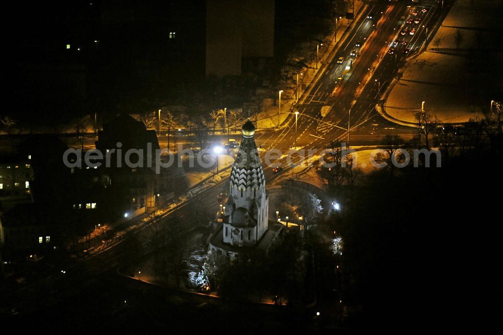 Leipzig at night from the bird perspective: Nachtaufnahme des Russischen Gedächtniskirche St. Alexi in der Philipp-Rosenthal-Straße. Night shot of the Russian Memorial Church.