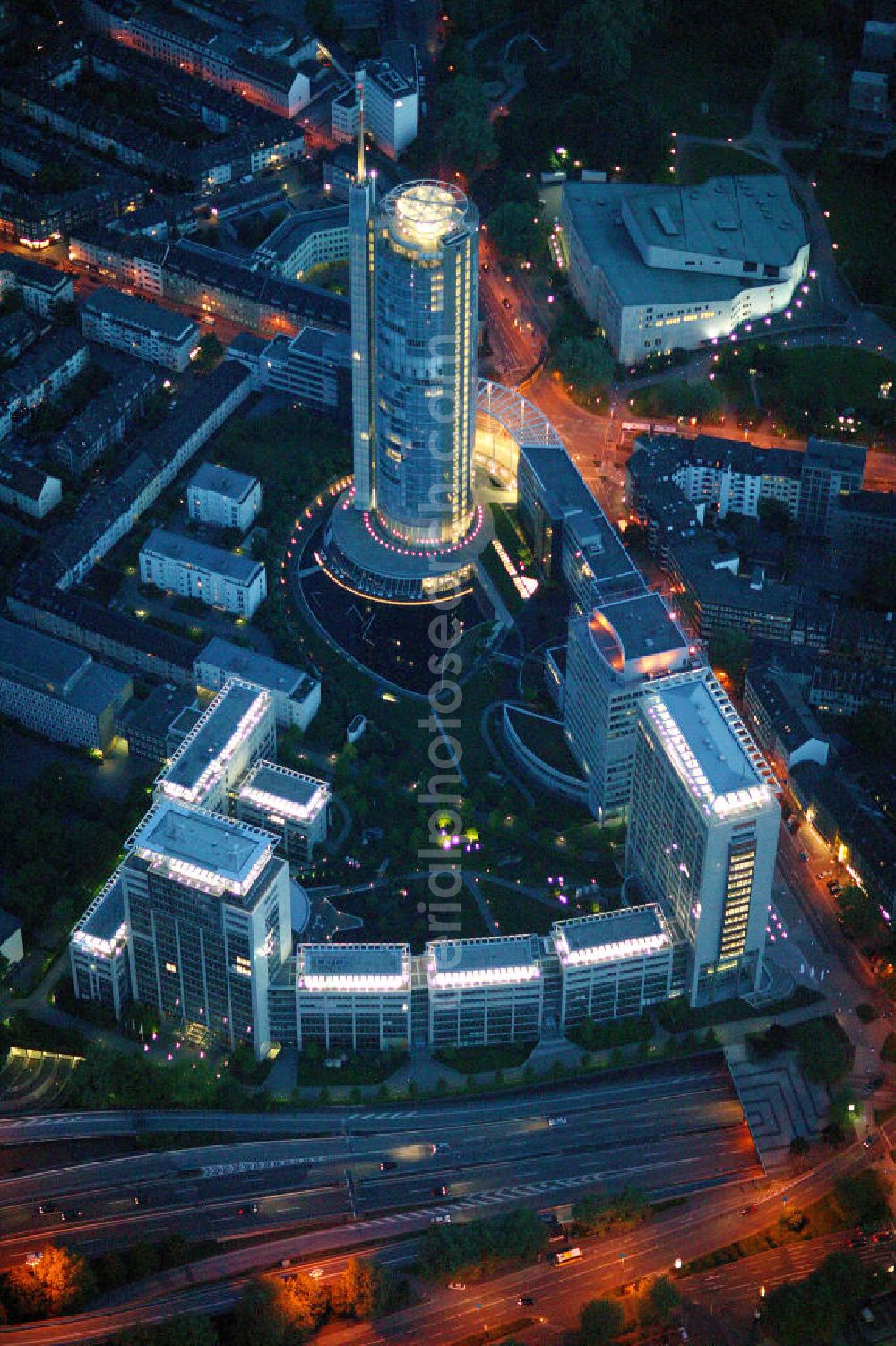 Aerial image at night Essen - Blick auf die RWE-Konzernzentrale in Essen bei Nacht. Der RWE-Turm bildet mit 120 m Höhe und 500 Arbeitsplätzen die Zentrale des Energieversorgers RWE. Das Hochhaus ist ökologische orientiert konzipiert und gewinnt natürliche Energie aus Tageslicht und Sonnenwärme. View of the RWE headquarters in Essen at night. The RWE Tower is with 120 meters and up to 500 workplaces the headquarter of the energy supplier RWE. The tower is designed ecological and gains energy from natural daylight and solar heat.