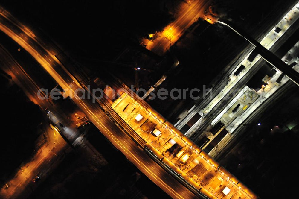 Berlin at night from above - Nachtaufnahme: Um- und Neubau des Berliner S-Bahnhof Ostkreuz der Deutschen Bahn in Berlin-Friedrichshain. Teile der Neubauten führt die EUROVIA Beton GmbH aus. Weiterhin beteiligt ist das Unternehmen VEPRO Verkehrsbauprojekt GmbH. Night Shot: Renovations and new construction at the S-Bahn station Berlin-Ostkreuz.