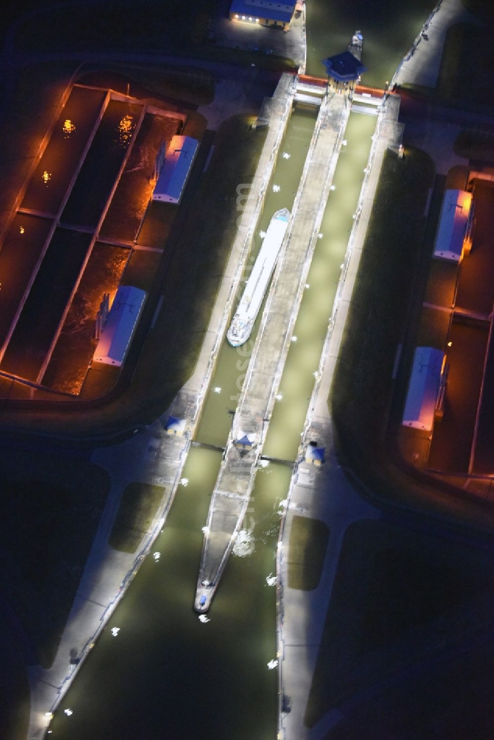 Aerial photograph at night Hohenwarthe - Night lighting Locks - plants on the banks of the waterway in Hohenwarthe in the state Saxony-Anhalt