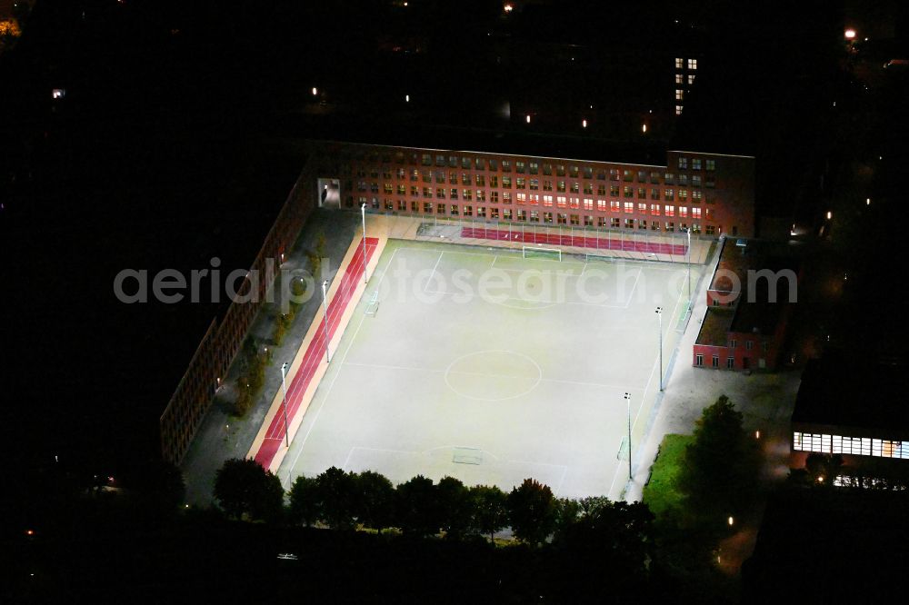 Aerial photograph at night Berlin - Night lighting school building and sports field Wilhelm-Ostwald-Schule Oberstufenzentrum on street Immenweg in the district Steglitz in Berlin, Germany