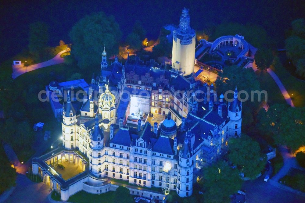 Schwerin at night from the bird perspective: Night lighting Schwerin Castle in the state capital of Mecklenburg-Western Pomerania