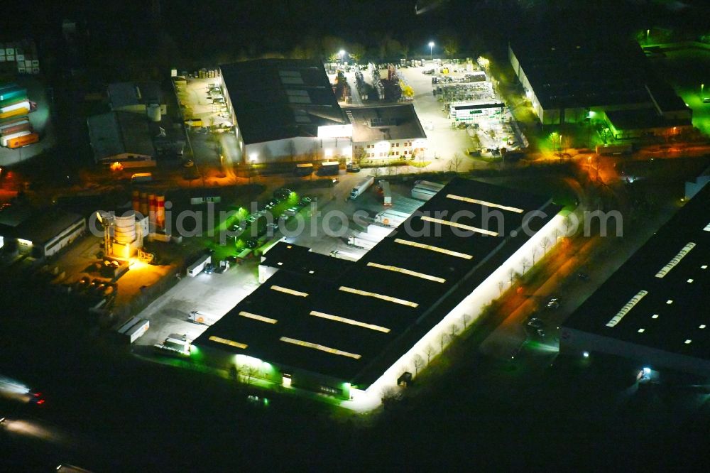 Sehnde at night from above - Night lighting Freight forwarding building a logistics and transport company trans-o-flex Schnell-Lieferdienst GmbH on Gretlade in Sehnde in the state Lower Saxony, Germany