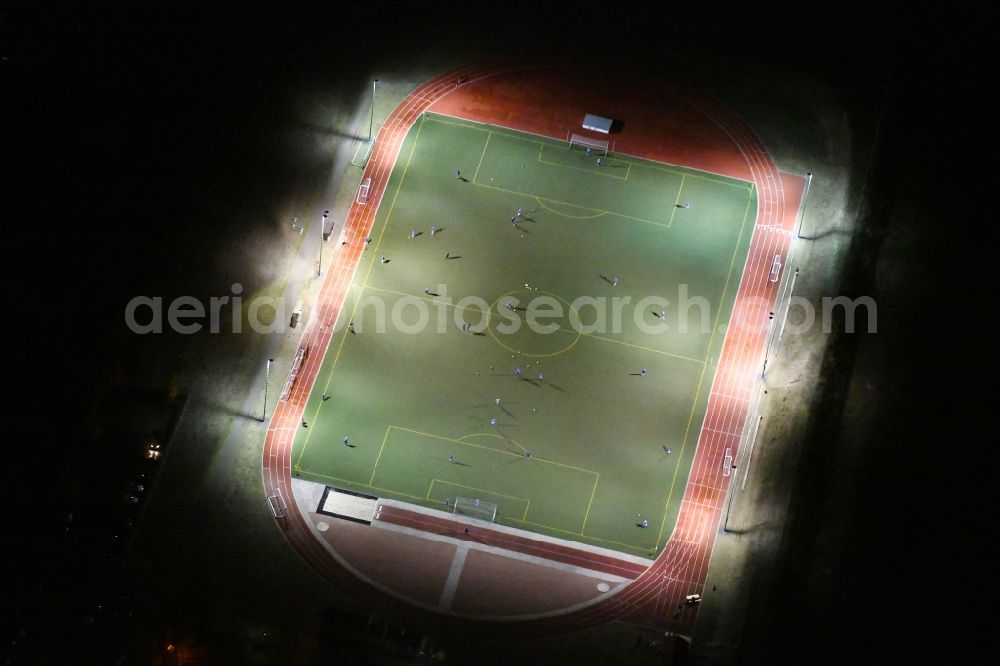 Aerial image at night Fürstenwalde/Spree - Night lighting Sports grounds and football pitch of BSG Pneumant Fuerstenwalde e.V. in Fuerstenwalde/Spree in the state Brandenburg, Germany