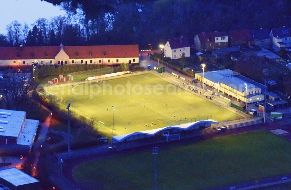 Sandersdorf-Brehna at night from above - Night lighting Sports grounds and football pitch SG Union San dersdorf Am Sportzentrum in the district San dersdorf in San dersdorf-Brehna in the state Saxony-Anhalt