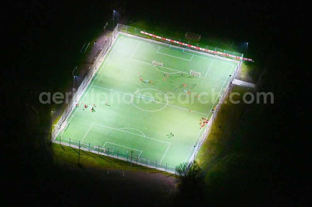 Halle (Saale) at night from above - Night lighting Sports grounds and football pitch Zum Saaleblick corner Felsenstrasse in Halle (Saale) in the state Saxony-Anhalt, Germany