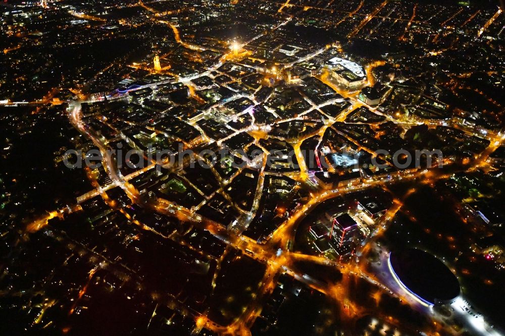 Braunschweig at night from the bird perspective: Night lighting City view of the city area of in Braunschweig in the state Lower Saxony, Germany