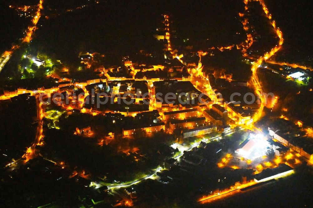 Bad Freienwalde (Oder) at night from the bird perspective: Night lighting City view of downtown area in Bad Freienwalde (Oder) in the state Brandenburg, Germany