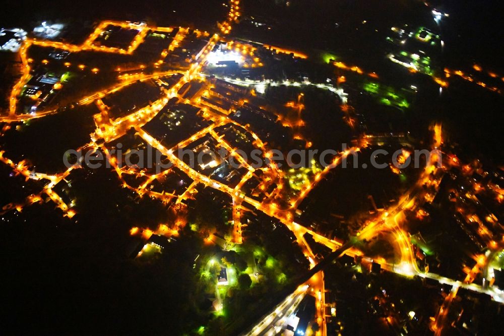 Bad Freienwalde (Oder) at night from the bird perspective: Night lighting City view of downtown area in Bad Freienwalde (Oder) in the state Brandenburg, Germany