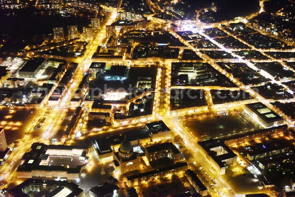 Potsdam at night from the bird perspective: Night view city view of downtown area Feuerbachstrasse - Breite Strasse - Friedrich-Ebert-Strasse in Potsdam in the state Brandenburg