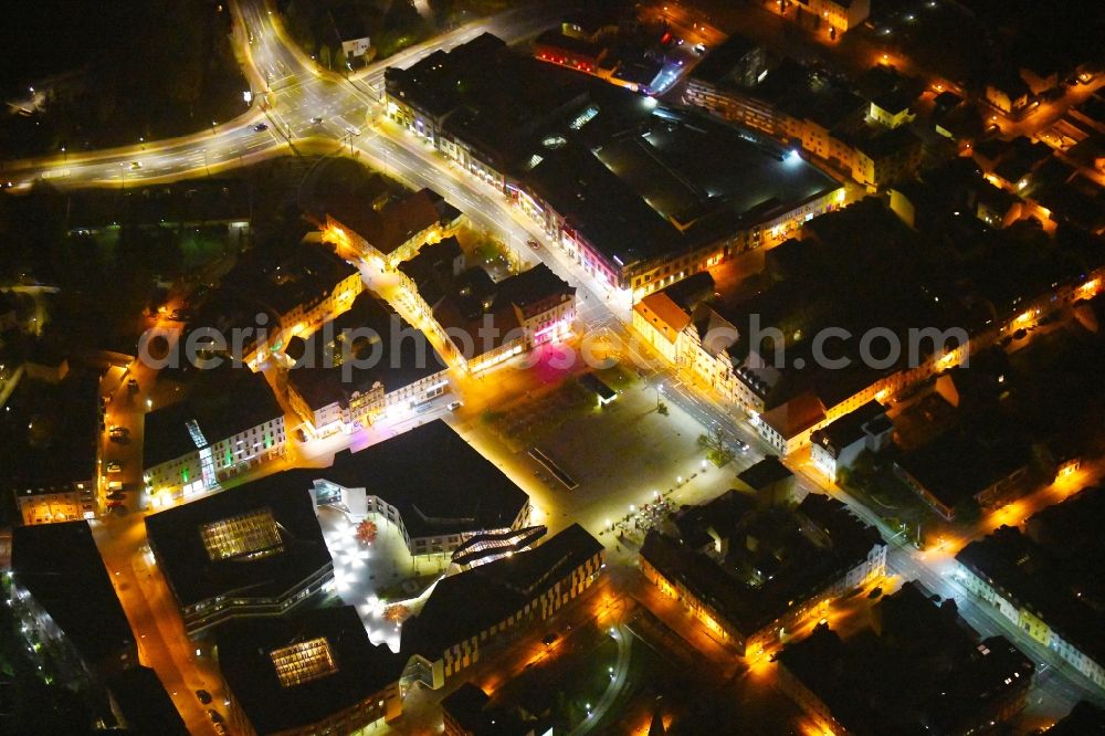 Eberswalde at night from the bird perspective: Night lighting City view of downtown area with dem Paul-Wunderlich-Haus in Eberswalde in the state Brandenburg, Germany