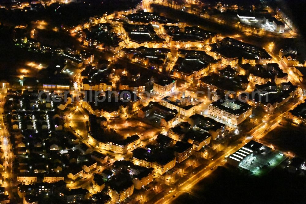 Potsdam at night from the bird perspective: Night lighting outskirts residential Kirchsteigfeld in Potsdam in the state Brandenburg, Germany