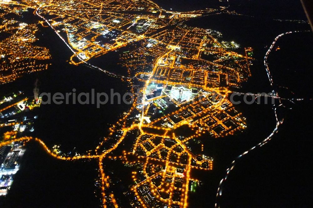 Potsdam at night from the bird perspective: Night lighting outskirts residential Kirchsteigfeld in Potsdam in the state Brandenburg, Germany