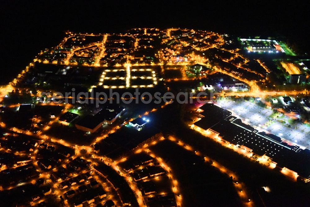 Aerial photograph at night Neubrandenburg - Night lighting Southerly outskirts residential along the federal street F 96 - E251 in Neubrandenburg in the state Mecklenburg - Western Pomerania, Germany