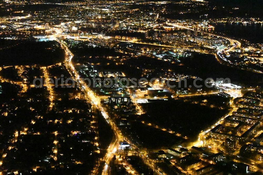 Potsdam at night from above - Night view district Am Schlaatz Heinrich-Mann-Allee - Nuthestrasse in the city in the district Potsdam Sued in Potsdam in the state Brandenburg