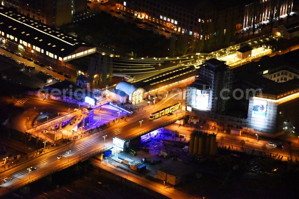 Aerial photograph at night Berlin - Night view of the area around Warschauer Strasse S-Bahn-Station in the district of Friedrichshain in Berlin