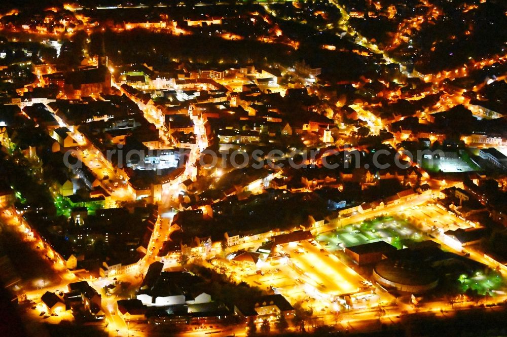 Aerial photograph at night Aschersleben - Night lighting the city center in the downtown area in Aschersleben in the state Saxony-Anhalt, Germany