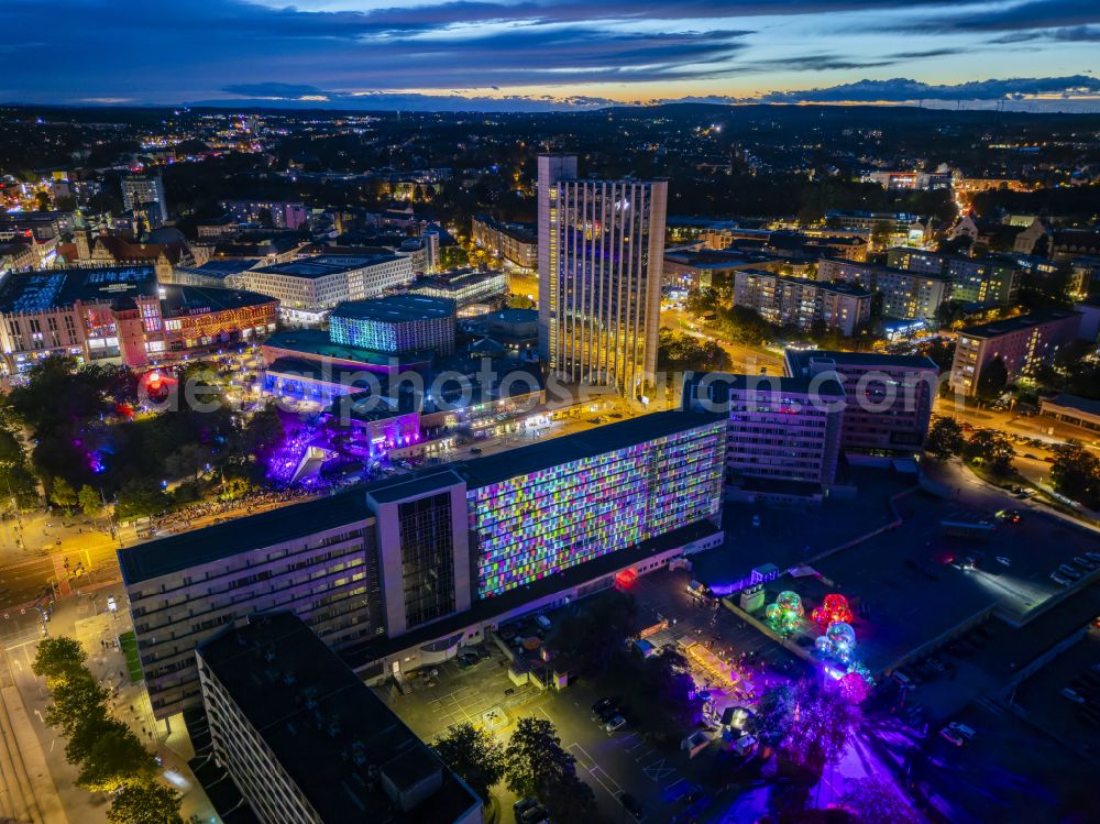 Chemnitz at night from the bird perspective: Night lighting city center in the inner city area at the festival Light our Vision - LICHT.MACHT.PLATZ. on Brueckenstrasse - Strasse der Nationen in the district Zentrum in Chemnitz in the federal state of Saxony, Germany