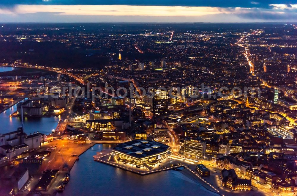 Aerial photograph at night Aarhus - Night lighting the city center in the downtown area on Hack Konpmanns Platz in the district Midtbyen in Aarhus in Region Midtjylland, Denmark