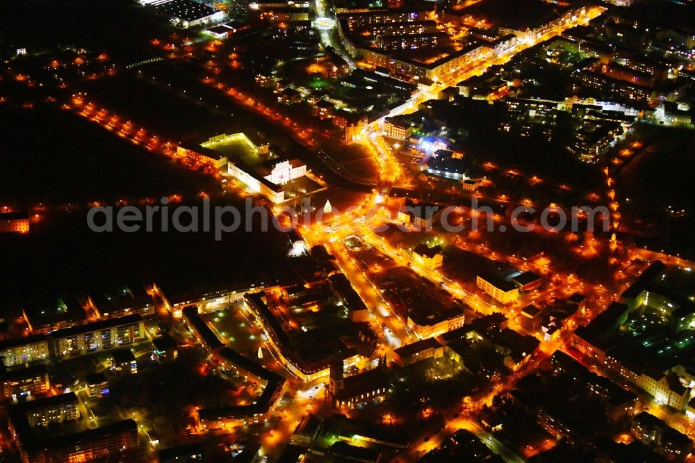 Oranienburg at night from the bird perspective: Night lighting The city center in the downtown area in Oranienburg in the state Brandenburg, Germany