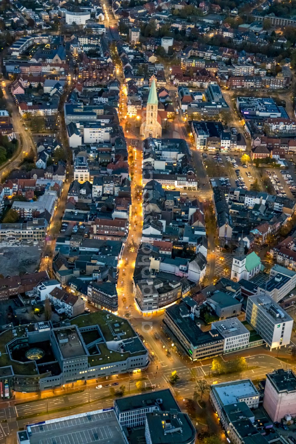 Aerial photograph at night Hamm - Night lighting the city center in the downtown area Ritterstrasse - Weststrasse in Hamm at Ruhrgebiet in the state North Rhine-Westphalia, Germany