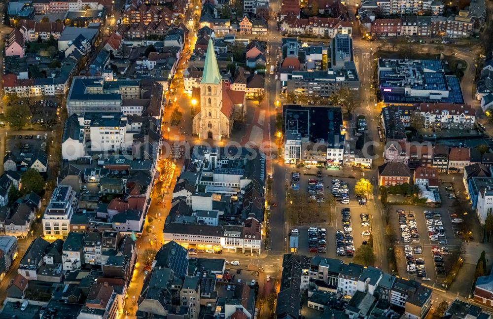 Hamm at night from the bird perspective: Night lighting the city center in the downtown area Ritterstrasse - Weststrasse in Hamm at Ruhrgebiet in the state North Rhine-Westphalia, Germany