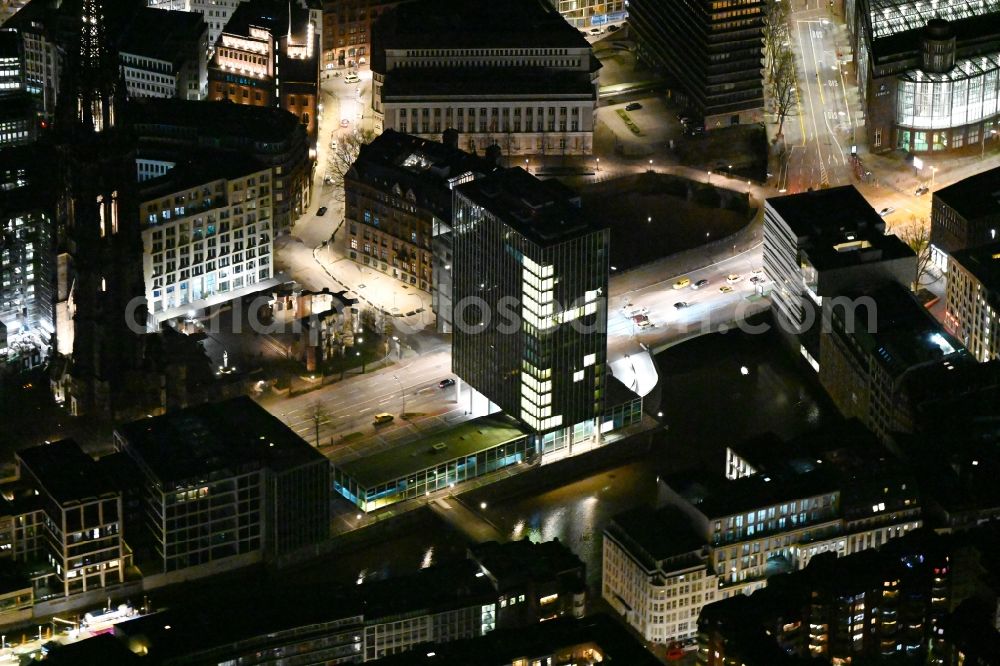 Hamburg at night from the bird perspective: Night lighting the city center in the downtown area around the church building of the St. Nikolai memorial on Willy-Brandt-Strasse in the district Altstadt in Hamburg, Germany