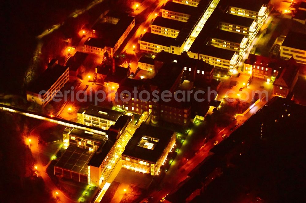 Brandenburg an der Havel at night from the bird perspective: Night lighting clinic area with the new building and the old building of the hospital of the Urban medical centre Brandenburg GmbH overlooking the vineyard and the Friedenswarte auf dem Marienberg in Brandenburg to Havel in the federal state Brandenburg, Germany