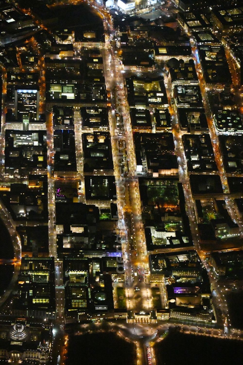 Berlin at night from the bird perspective: Night lighting Street guide of famous promenade and shopping street Brandenburger Tor - Pariser Platz - Unter den Linden in the district Mitte in Berlin, Germany