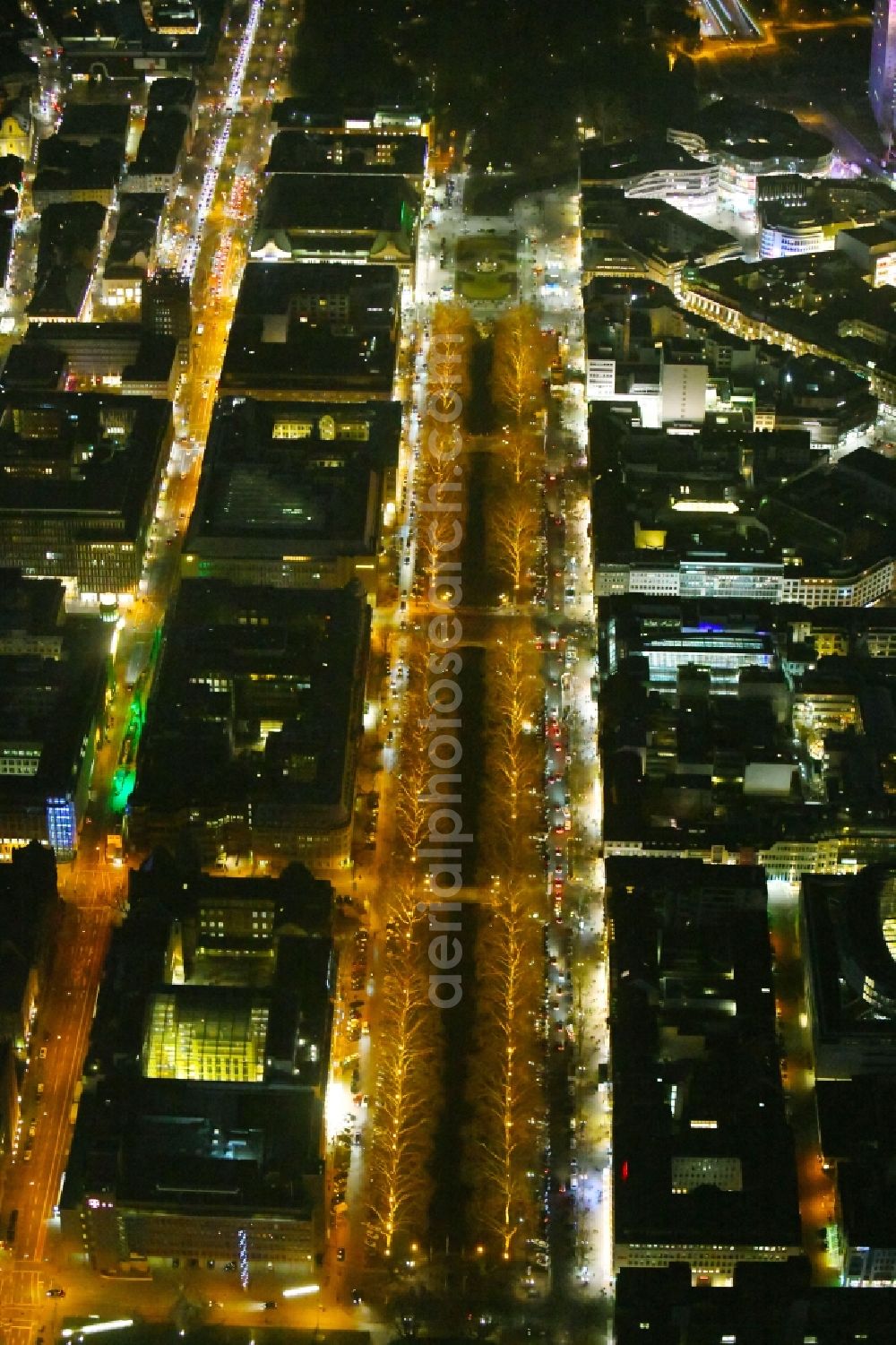 Aerial image at night Düsseldorf - Night lighting street guide of famous promenade and shopping street Koenigsallee in the district Stadtmitte in Duesseldorf in the state North Rhine-Westphalia, Germany