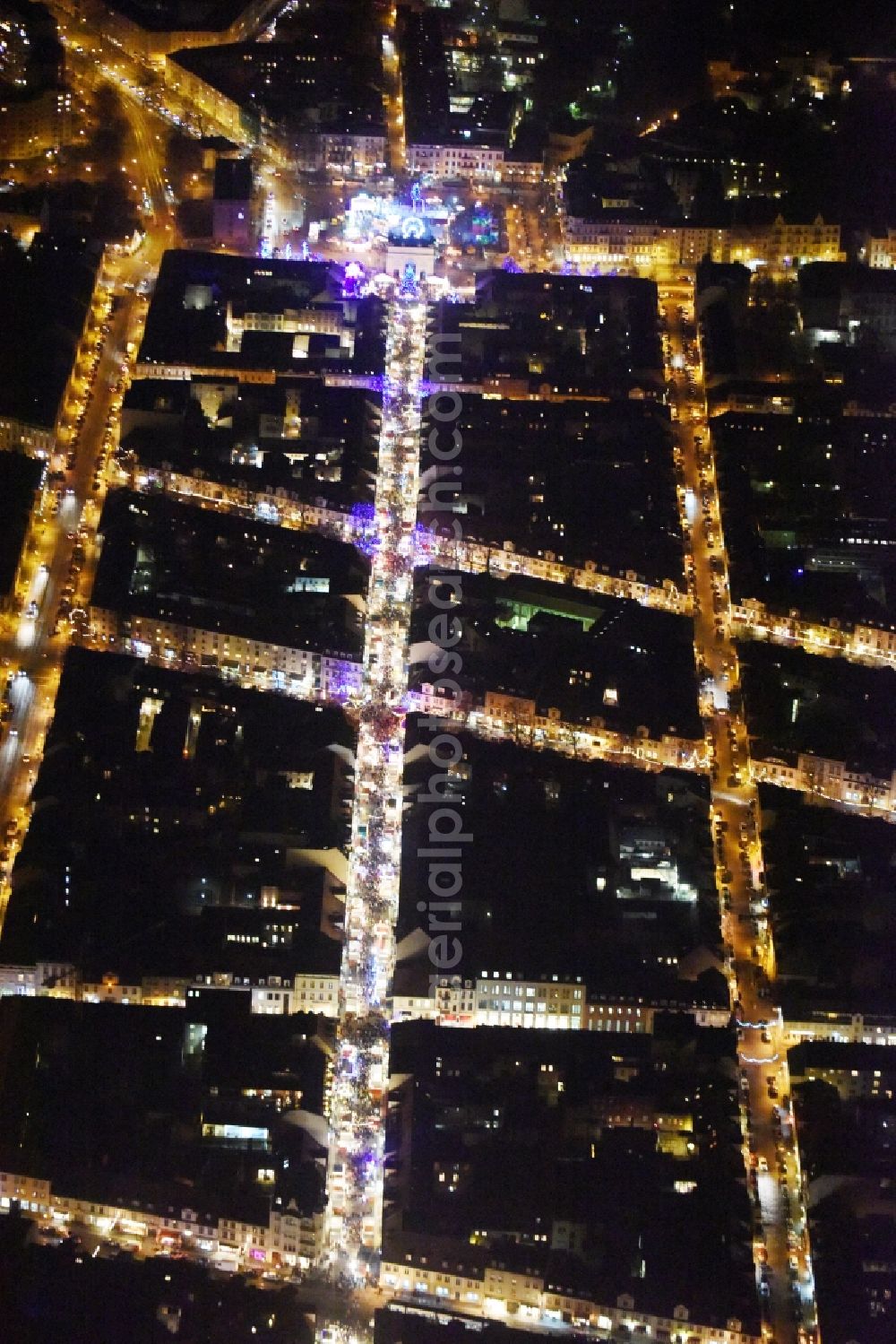 Aerial photograph at night Potsdam - Night view street guide of famous promenade and shopping street Luisenplatz - Brandenburger Strasse - Am Bassinplatz in Potsdam in the state Brandenburg