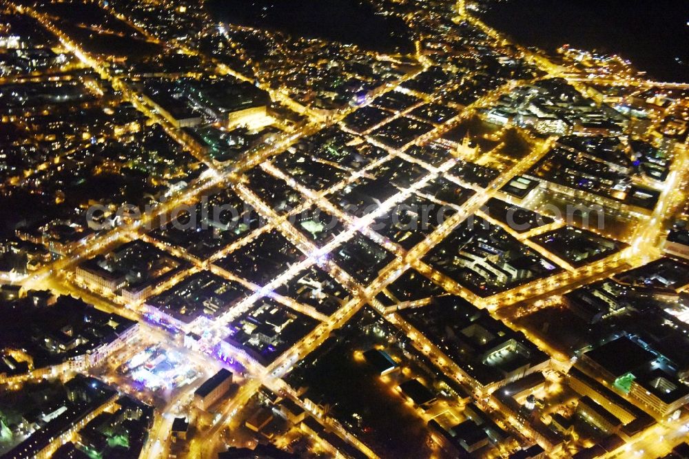 Potsdam at night from the bird perspective: Night view street guide of famous promenade and shopping street Luisenplatz - Brandenburger Strasse - Am Bassinplatz in Potsdam in the state Brandenburg