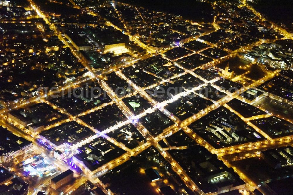 Aerial photograph at night Potsdam - Night view street guide of famous promenade and shopping street Luisenplatz - Brandenburger Strasse - Am Bassinplatz in Potsdam in the state Brandenburg