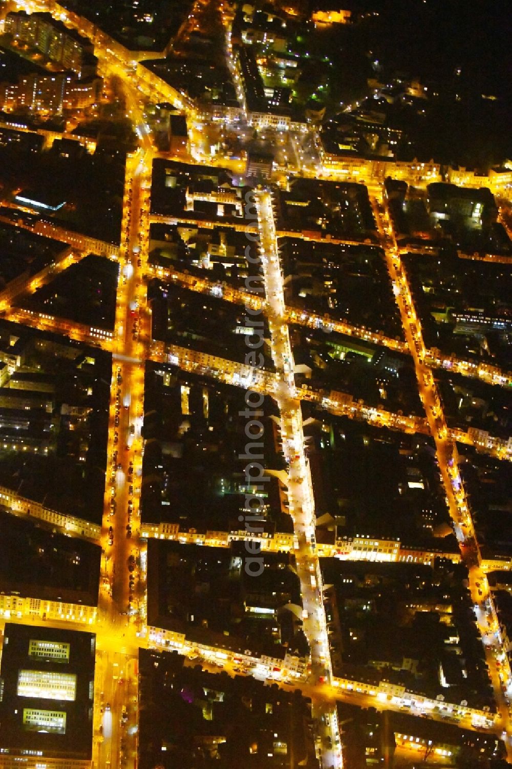 Potsdam at night from the bird perspective: Night lighting Street - road guidance Gutenbergstrasse - Brandenburger Strasse - Charlottenstrasse in the district Innenstadt in Potsdam in the state Brandenburg, Germany