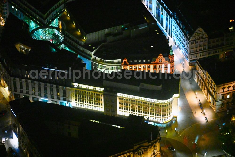 Leipzig at night from the bird perspective: Night lighting street - road guidance Markgrafenstrasse - Schlossgasse - Schillerstrasse - Peterstrasse in the district Zentrum in Leipzig in the state Saxony, Germany