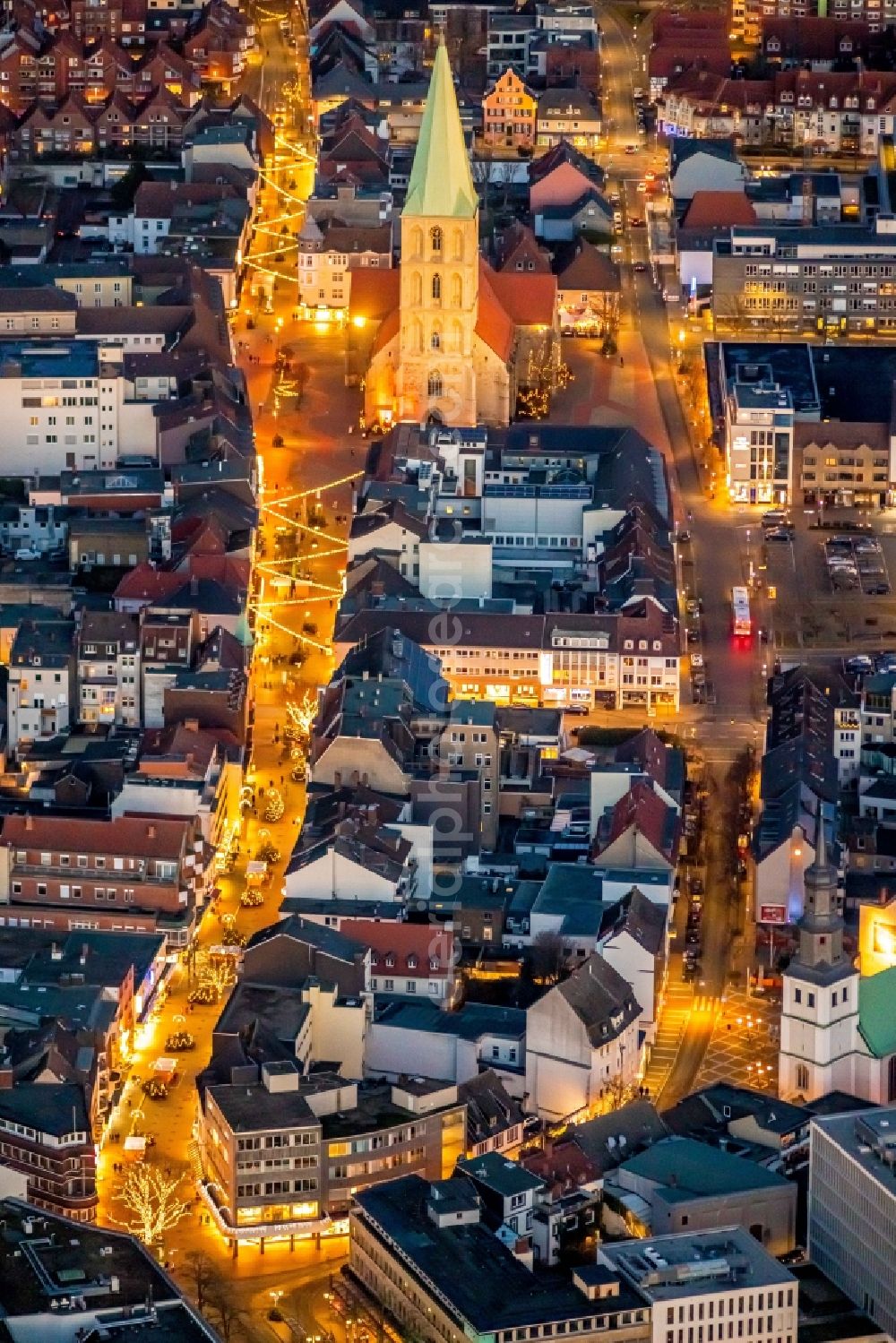 Aerial photograph at night Hamm - Night lighting street guide of famous promenade and shopping street Weststrasse in Hamm in the state North Rhine-Westphalia, Germany