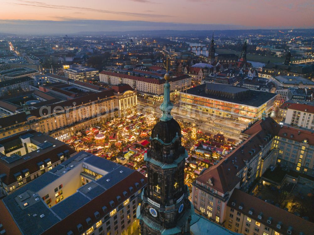 Dresden at night from the bird perspective: Night lights and lighting sales and snack stands and trading booths at the Striezelmarkt on the Altmarkt in Dresden in the federal state of Saxony, Germany