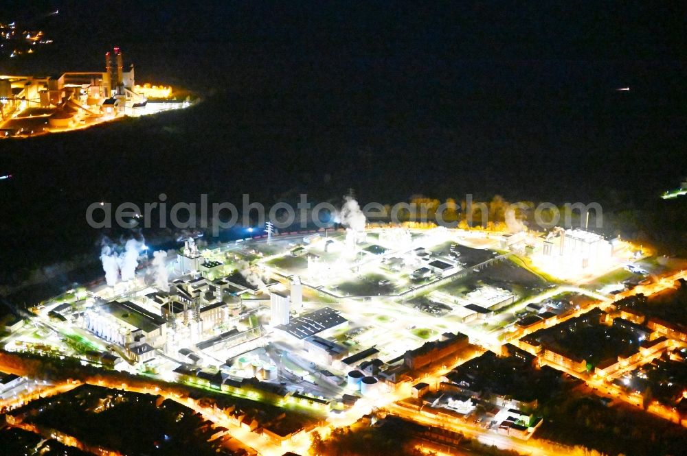 Aerial image at night Bernburg (Saale) - Night lighting technical facilities in the industrial area of Industriepark Solvay in Bernburg (Saale) in the state Saxony-Anhalt, Germany