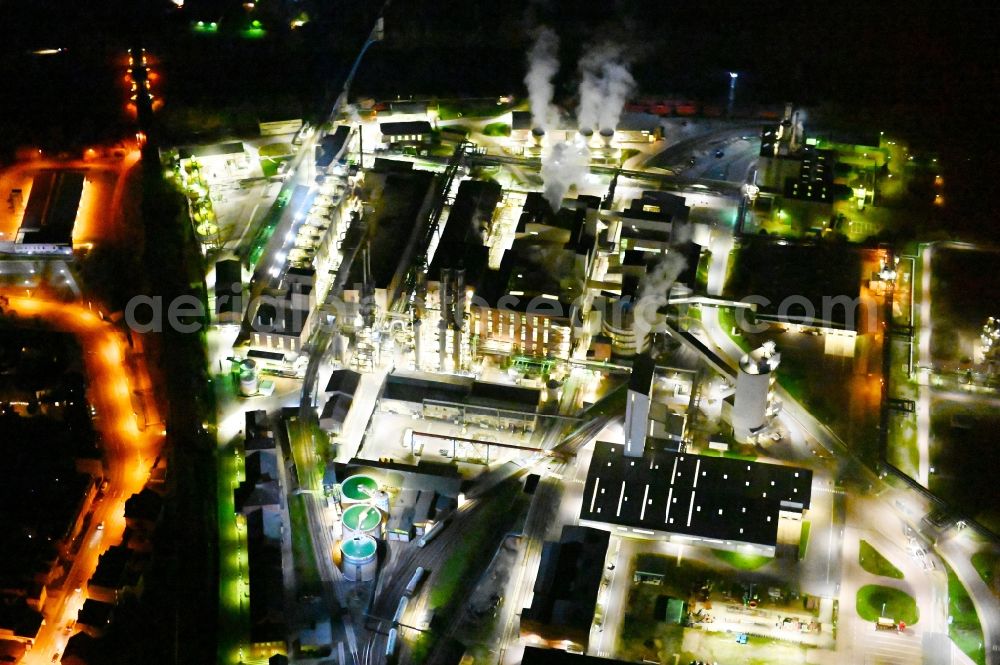 Aerial photograph at night Bernburg (Saale) - Night lighting technical facilities in the industrial area of Industriepark Solvay in Bernburg (Saale) in the state Saxony-Anhalt, Germany