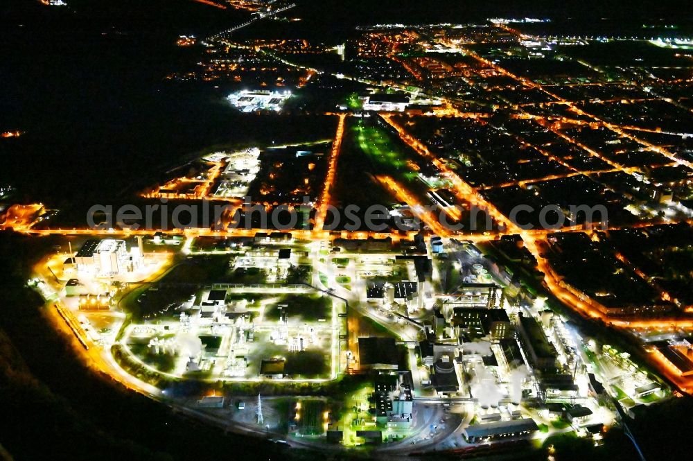 Aerial photograph at night Bernburg (Saale) - Night lighting technical facilities in the industrial area of Industriepark Solvay in Bernburg (Saale) in the state Saxony-Anhalt, Germany