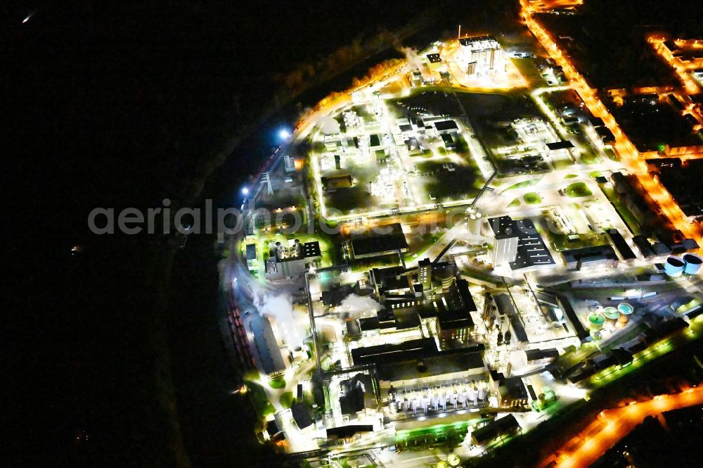 Bernburg (Saale) at night from above - Night lighting technical facilities in the industrial area of Industriepark Solvay in Bernburg (Saale) in the state Saxony-Anhalt, Germany