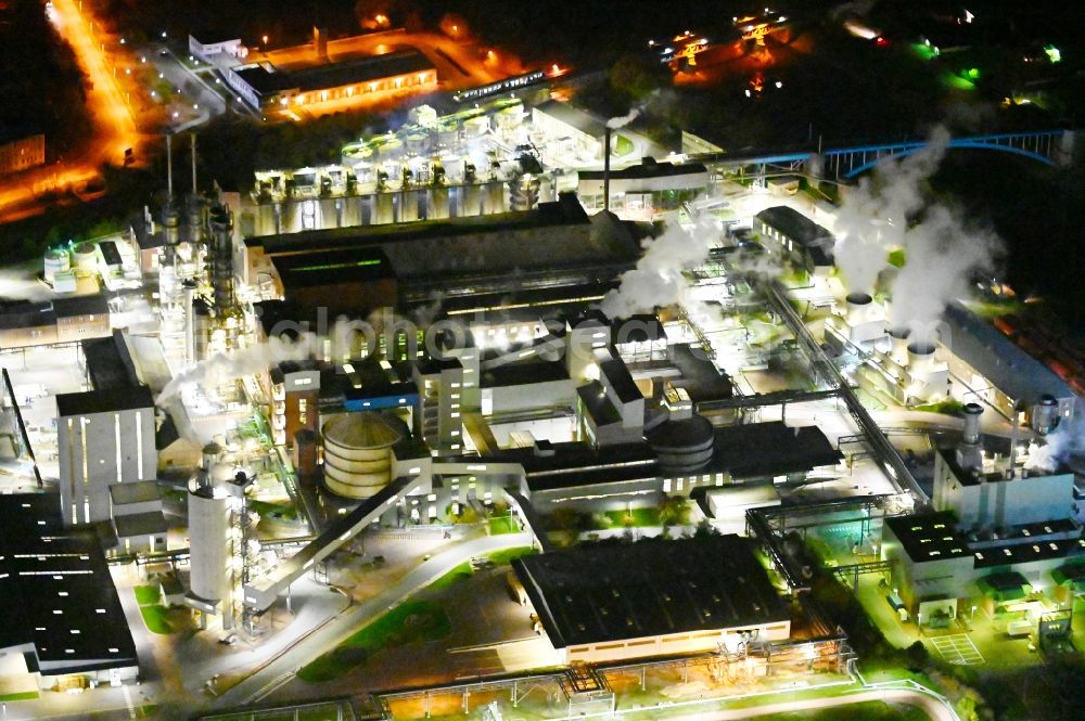 Aerial photograph at night Bernburg (Saale) - Night lighting technical facilities in the industrial area of Industriepark Solvay in Bernburg (Saale) in the state Saxony-Anhalt, Germany