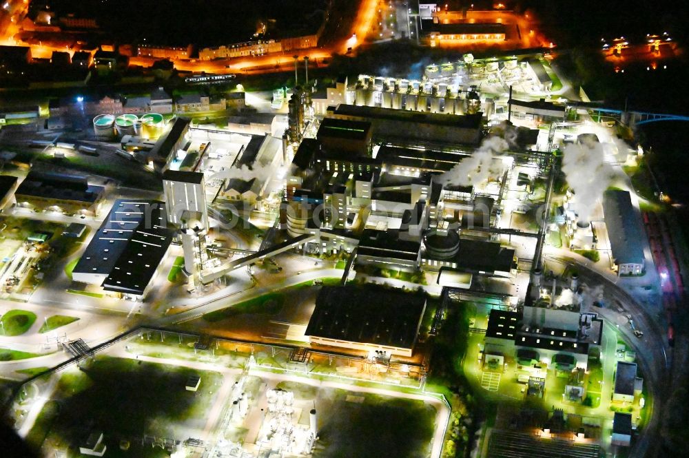 Bernburg (Saale) at night from above - Night lighting technical facilities in the industrial area of Industriepark Solvay in Bernburg (Saale) in the state Saxony-Anhalt, Germany