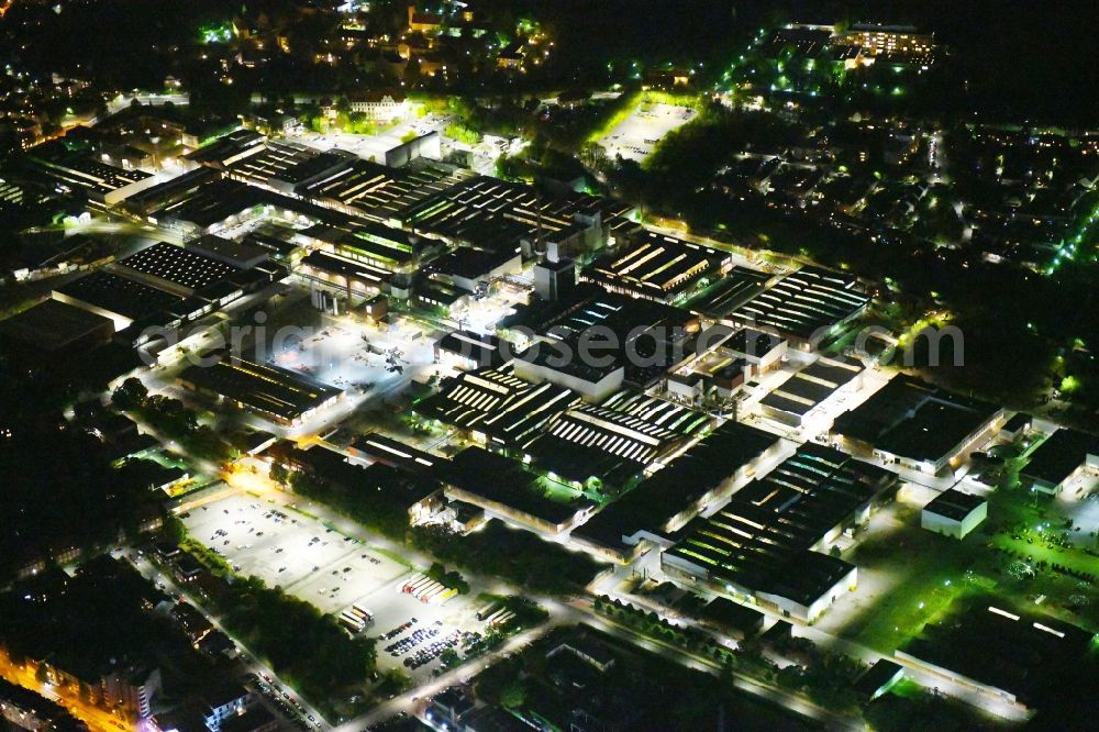 Aerial photograph at night Osnabrück - Night lighting Technical equipment and production facilities of the steelworks of KME Germany GmbH & Co. KG on Klosterstrasse in Osnabrueck in the state Lower Saxony, Germany