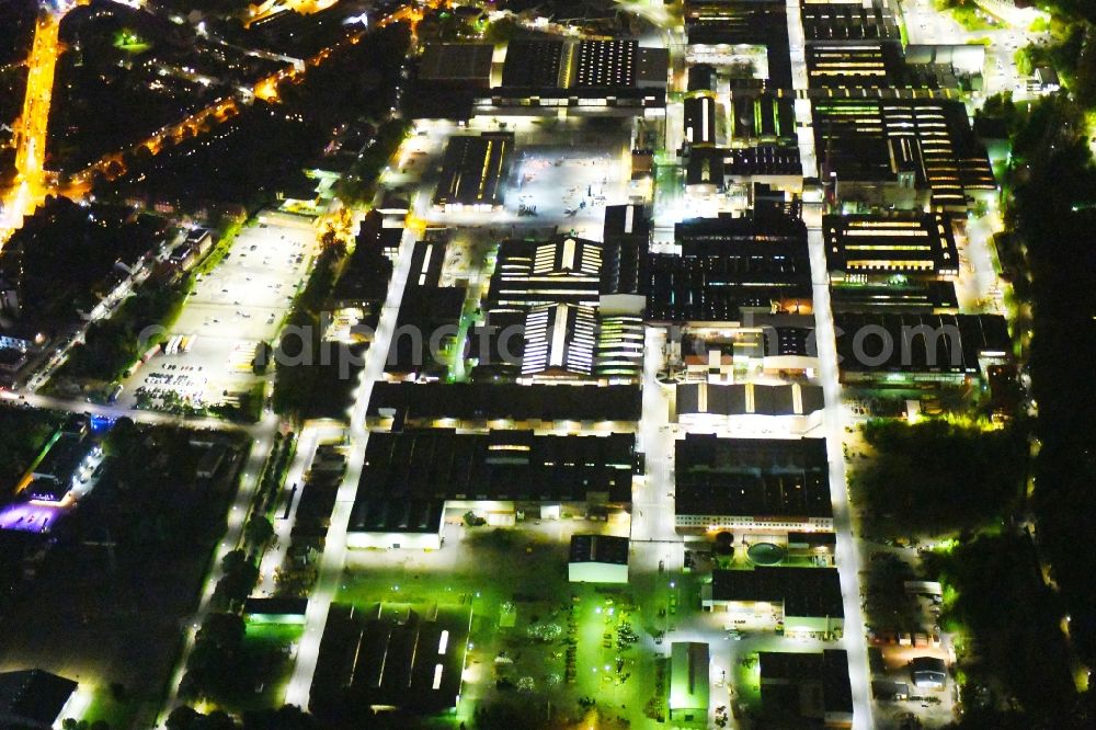 Osnabrück at night from the bird perspective: Night lighting Technical equipment and production facilities of the steelworks of KME Germany GmbH & Co. KG on Klosterstrasse in Osnabrueck in the state Lower Saxony, Germany