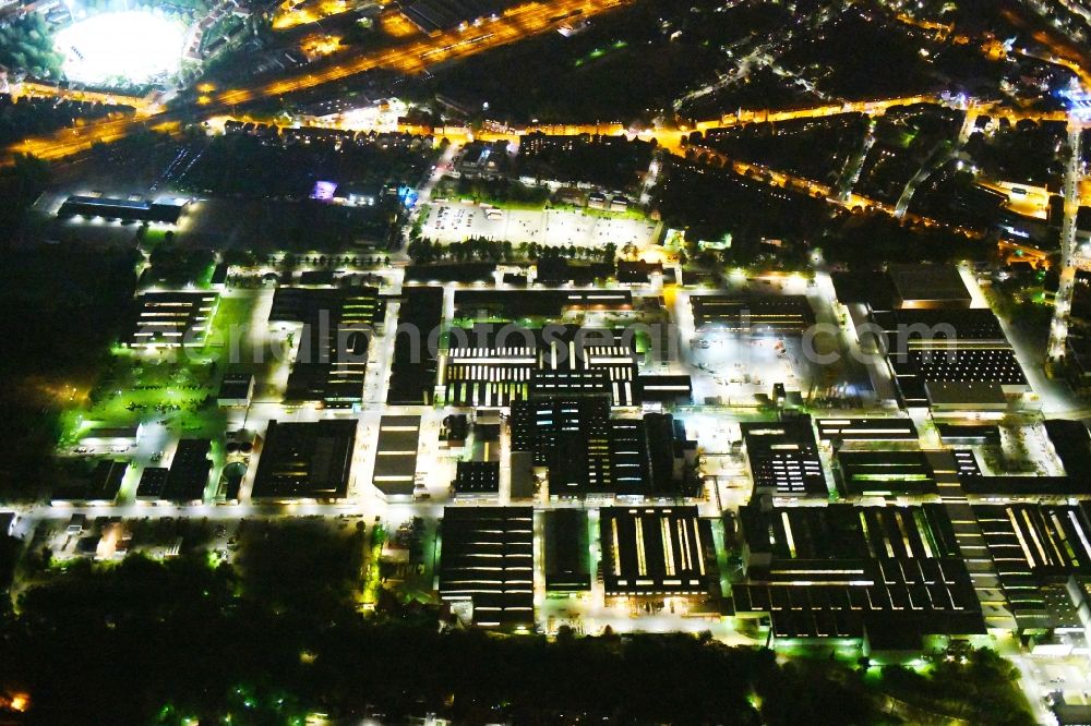 Osnabrück at night from the bird perspective: Night lighting Technical equipment and production facilities of the steelworks of KME Germany GmbH & Co. KG on Klosterstrasse in Osnabrueck in the state Lower Saxony, Germany