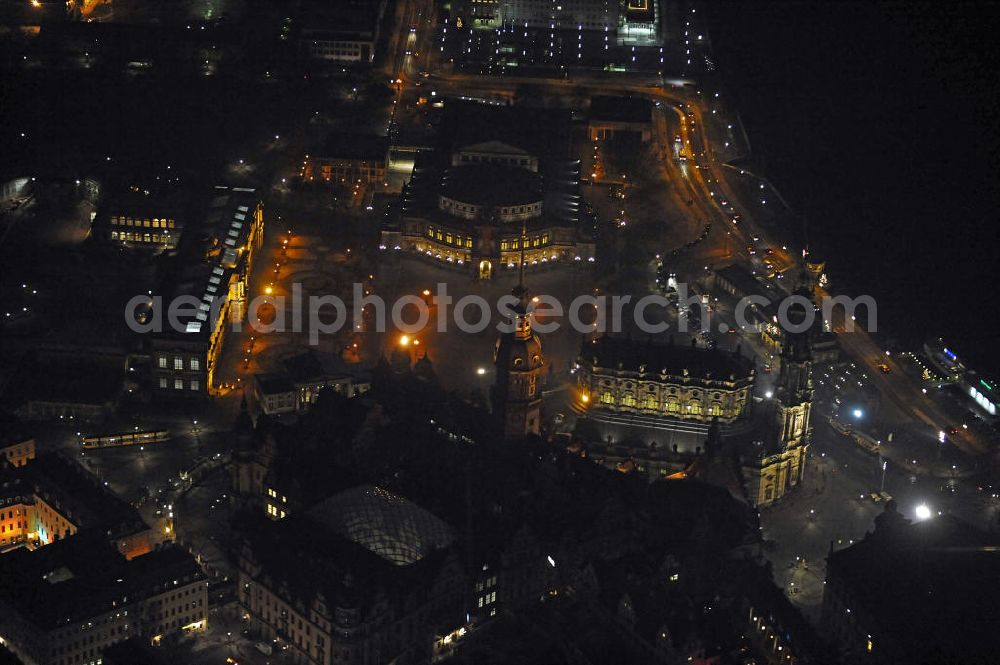 Dresden at night from the bird perspective: Nachtaufnahme der Altstadt rund um den Theaterplatz mit der Katholischen Hofkirche, dem Residenzschloss und der Semperoper. Night shot of the old town around the Theatre Square with the Catholic Court Church, the Royal Palace and the Semper Opera.