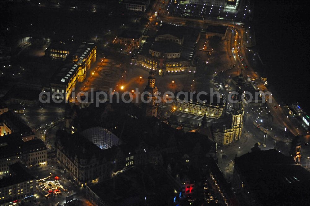 Aerial photograph at night Dresden - Nachtaufnahme der Altstadt rund um den Theaterplatz mit der Katholischen Hofkirche, dem Residenzschloss und der Semperoper. Night shot of the old town around the Theatre Square with the Catholic Court Church, the Royal Palace and the Semper Opera.