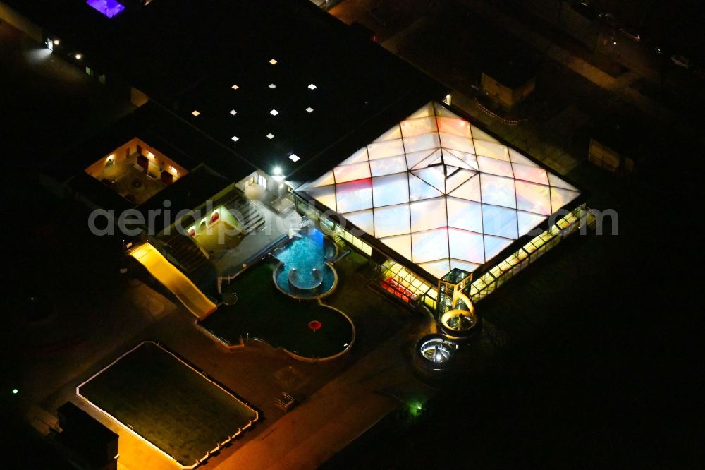 Dresden at night from the bird perspective: Night lighting Spa and swimming pools at the swimming pool of the leisure facility Georg-Arnhold-Bad of the Dresdner Baeder GmbH with sauna in Dresden in the state Saxony