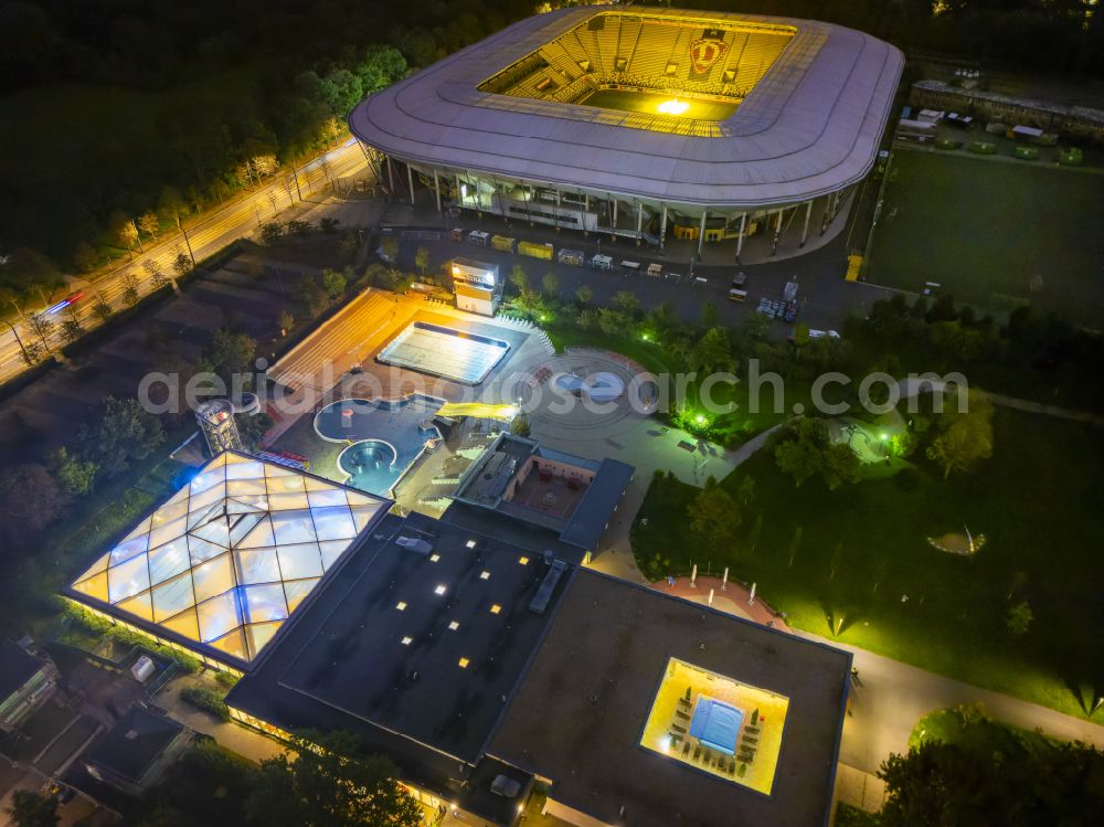 Aerial image at night Dresden - Night lighting Spa and swimming pools at the swimming pool of the leisure facility Georg-Arnhold-Bad of the Dresdner Baeder GmbH with sauna in Dresden in the state Saxony